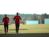 معلول وسعد يؤديان تدريبات تأهيلية في مران الأهلي الأول بجنوب إفريقيا.. فيديو