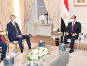 الرئيس السيسى يؤكد أهمية توطين الصناعة ونقل التكنولوجيا بالمشروعات مع فرنسا  