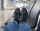  راكب يفقد حذاءه وهاتفه بسبب غفوة في مطار ألمانى.. اعرف القصة