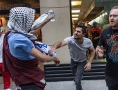 اشتباكات بين متظاهرين مؤيدين لفلسطين وآخرين مؤيدين لإسرائيل فى نيويورك ..صور