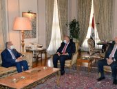 "شكرى" يؤكد لرئيس مجلس الشورى اليمنى استمرار دعم مصر لليمن الشقيق