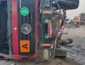 مصرع 3 أشخاص فى حادث تصادم سيارتين بطريق السويس