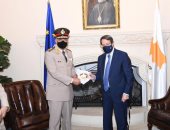 وزير الدفاع يعود إلى أرض الوطن بعد انتهاء زيارته الرسمية لجمهورية قبرص