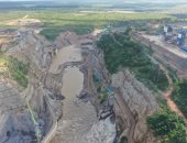 وزير الإسكان ووزير الطاقة التنزانى يتفقدان العمل بمشروع سد ومحطة كهرباء نيريرى