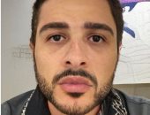 ياسمين عبد العزيز تداعب جمهورها بصورة تحولها لرجل.. والعوضي: على الله حكايتك بجد