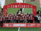 مراسم تتويج أتلتيكو مدريد بلقب الدوري الإسباني.. فيديو وصور