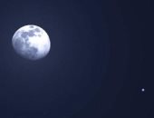 القمر الأحدب يقترن بنجم السماك الأعزل فى مشهد بديع الليلة بسماء مصر