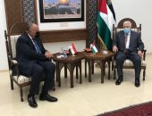 وزير الخارجية يؤكد لأبو مازن مواصلة القاهرة مساعيها لإحياء مسار السلام
