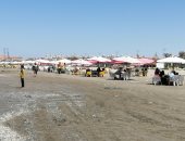 دقوا الشماسى.. أطفال وكبار بشواطئ بورسعيد بعد توقفها أكثر من عام (لايف وصور)