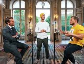 ماكرون يستقبل شابين من نجوم يوتيوب بعد فوزهما بتحدٍّ أطلقه عن كورونا.. فيديو