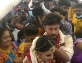 زواج فى الجو.. زوجان فى الهند يقيمان حفل زفافهما على طائرة هربا من كورونا