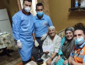 بدء تطعيم منتفعى التأمين الصحى الشامل ببورسعيد بلقاح كورونا فى المنازل.. صور