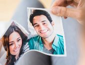 مطورة طاقة تحذر: 7 أخطاء تهدد العلاقة الزوجية أبرزها صوركم على التورتة