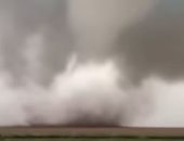 لحظة تشكل إعصار قوى فى ولاية كانساس الأمريكية.. فيديو وصور