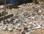 شكوى من تراكم القمامة فى قرية أفلاقة البلد بدمنهور البحيرة.. والمحافظة ترد