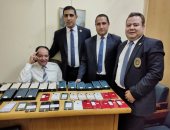 جمارك مطار القاهرة الدولى تضبط عددا من الهواتف المحمولة المهربة