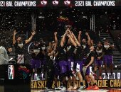 سلة الزمالك تتوج ببطولة أفريقيا.. والجماهير تحتفل "نعم لقد عادت إلى 100 عقبة"