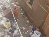 رئيس حي أول طنطا يستجيب لشكوى من تراكم القمامة في شارع الدكتور حسنى