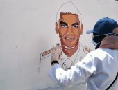 شباب الدقهلية يزينون جدران مدرسة زويل برسومات لشهداء الجيش والشرطة