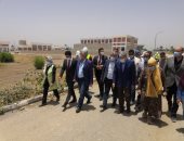 محافظ المنيا يتفقد المشروعات الجارى تنفيذها بديرمواس ضمن مبادرة "حياة كريمة"