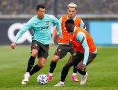 كريستيانو رونالدو ينضم لتدريبات البرتغال استعدادا للأمم الأوروبية.. صور