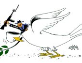 الغرب يستغل حمامة السلام للمزيد من العنف في كاريكاتير صحيفة عمانية