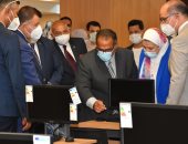 رئيس جامعة عين شمس يفتتح ثلاث قاعات للاختبارات الإلكترونية بكلية الألسن 