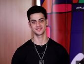 شاهد الفنان آدم الشرقاوى بطل مسلسل لعبة نيوتن يحكى تجربته مع تطبيق اتكلم عربى