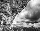 بين السما والأرض.. صور مذهلة لمسابقة التصوير العالمية لتسلق الجبال.. ألبوم صور