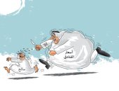 السياح تفر من الفنادق بسبب ارتفاع الأسعار في كاريكاتير سعودى