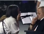 جورج وسوف يوقف حفلته ويستقبل إحدى معجباته على المسرح .. فيديو