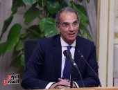 وزير الاتصالات يعلن ربط 2500 مدرسة بالشبكة الرقمية.. صور