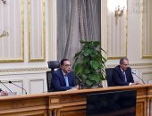 مؤتمر صحفى لرئيس الوزراء ووزيرى التعليم والاتصالات بعد قليل .. صور