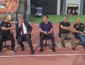 شاهد.. حسام البدرى وجهازه يدعمون المنتخب الأولمبى باستاد القاهرة