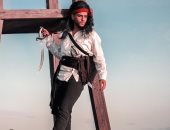 جلسة تصوير مميزة على طريقة القراصنة بمدينة بورسعيد 