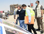 الرئيس السيسى يتفقد أعمال التطوير والصيانة للطريق الدائري حول القاهرة الكبرى على امتداد 106 كيلو متر.. ويناقش المسئولين فى بعض مواقع العمل خاصة الجارية لتوسعة كوبرى المنيب العلوى على النيل ليصبح 8 حارات