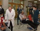 محافظ أسيوط يشهد انطلاق حملة للتبرع بالدم.. صور 