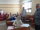 بالكحول والكمامة.. طلاب الإعدادية فى الشرقية يؤدون الامتحان بـ731 لجنة.. لايف