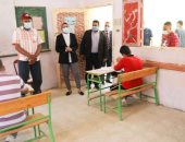 وسط إجراءات احترازية.. طلاب الإعدادية بالوادى الجديد يؤدون امتحان الدراسات "لايف"
