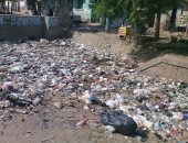أهالى كفر سرنجا بالدقهلية يطالبون تطهير الترعة من القمامة.. والمحافظ يرد