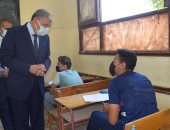 محافظ المنيا يتابع انتظام سير امتحانات الشهادة الإعدادية باللجان.. صور