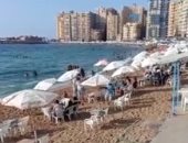فسحة تشرح القلب.. شواطئ الإسكندرية تنتعش وإقبال كبير من المواطنين.. لايف