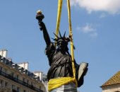 النسخة المصغرة لـ"تمثال الحرية" تبدأ رحلتها إلى أمريكا من فرنسا.. صور