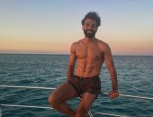 محمد صلاح يواصل الترويج للسياحة المصرية من يخت بأحد الشواطئ