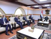 وزيرا الخارجية والرى يبحثان تطورات ملف سد النهضة مع رئيس مجلس السيادة السودانى