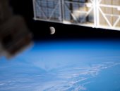 مشهد فريد لخسوف القمر الدموى العملاق من محطة الفضاء الدولية