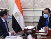 رئيس الوزراء يتابع مع وزير البترول موقف تنفيذ المشروعات.. 12.2 مليون وحدة سكنية تم توصيلها للعمل بالغاز الطبيعى لخدمة 51.8 مليون مواطن.. تركيب 326 ألف عداد مسبوق الدفع.. وإنشاء 1000 محطة لتموين السيارات