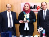 "اليوم السابع" يكرم وزيرة التضامن وأكرم القصاص يهديها درع المؤسسة تقديرا لجهودها