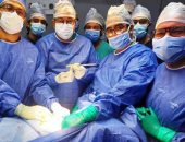 فريق جراحة عظام بالفيوم ينجح فى استخراج آلة حادة بعنق طفل