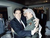 حكاية صورة جمعت الزعيم الفلسطيني ياسر عرفات بالراحل محمد عوض فى ذكرى ميلاده